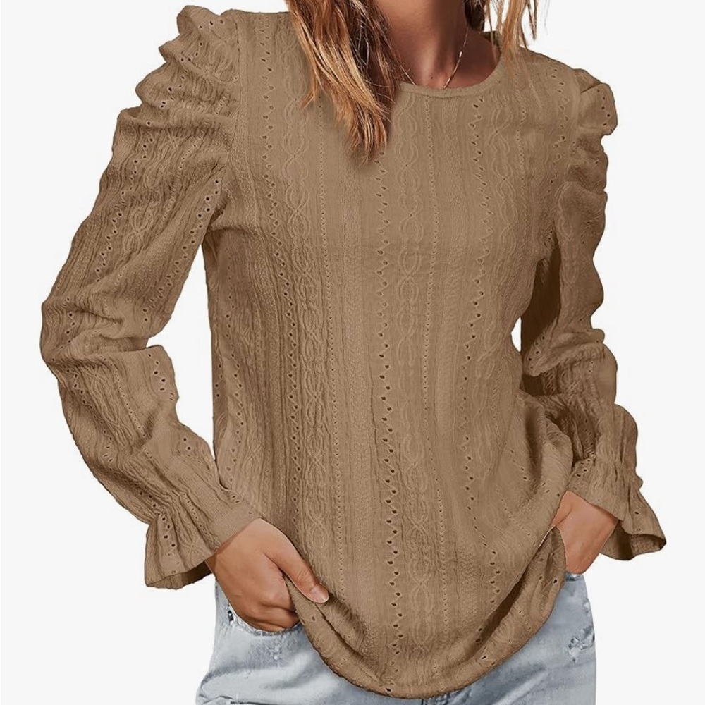Women’s NWT long sleeve eyelet top